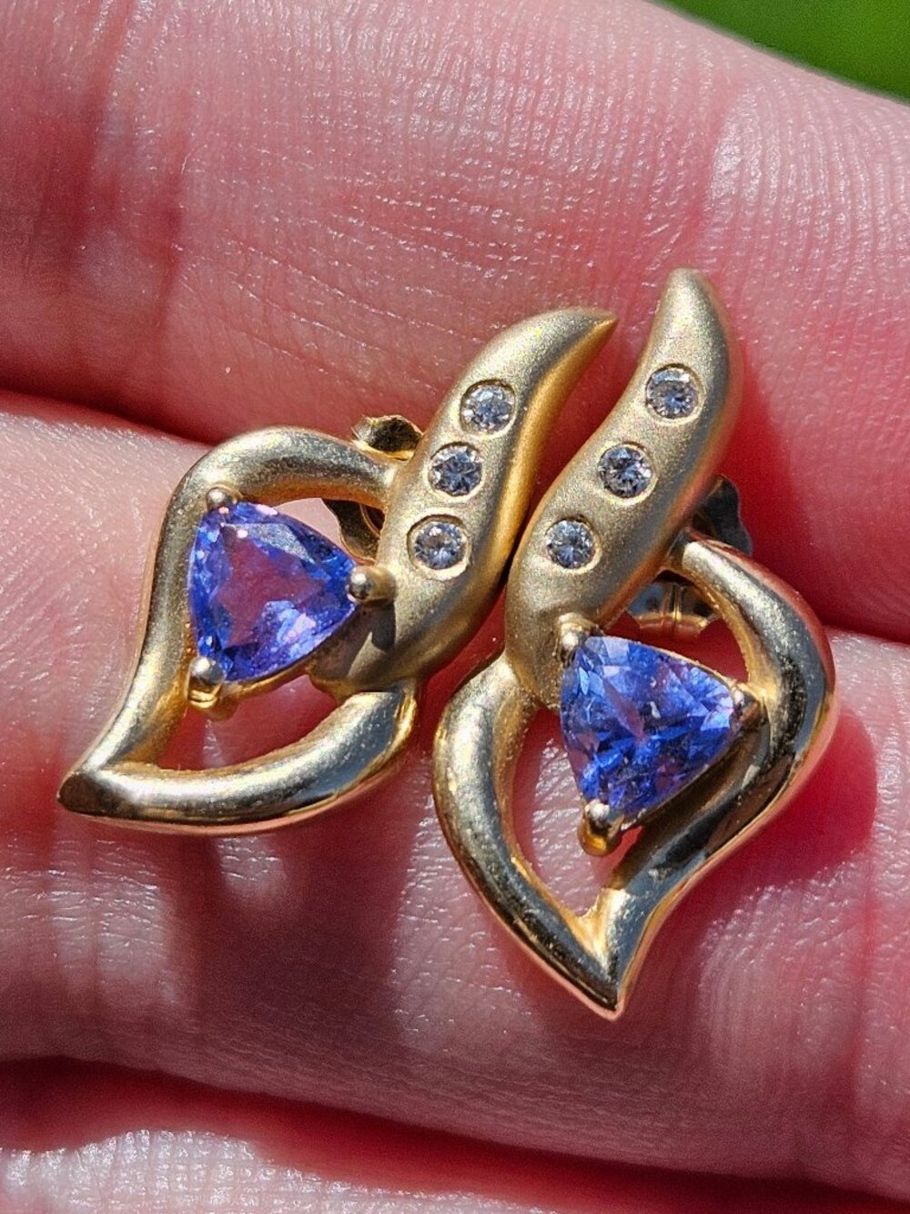 14K 🌻 Tanzanite & Diamond Yellow Gold Ribbon Swirl Cocktail Earrings 20x10m